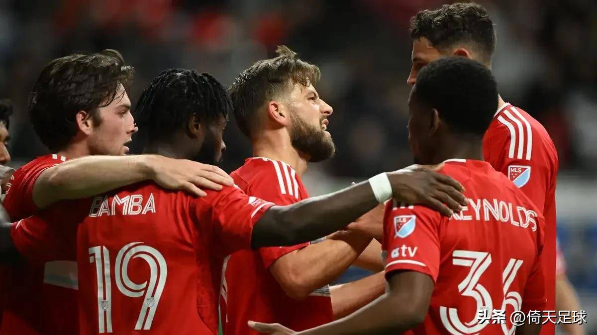  欧联杯次回合对决在即！圣安东尼奥马刺演练定位球，费城76人密集防守应对